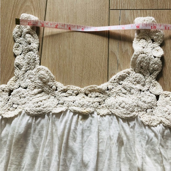 Vintage Crochet Lace Detailed Tank Top in Cream Made in USA - Picture 2 of 8